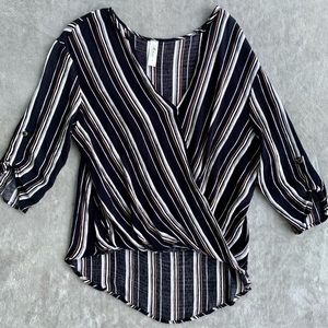 Mahina Blouse Size M. 3/4 Sleeve. Hi-Lo Hem